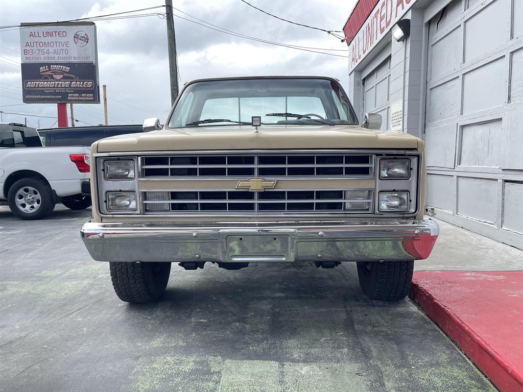 1987 Chevrolet R/V10 Custom Deluxe