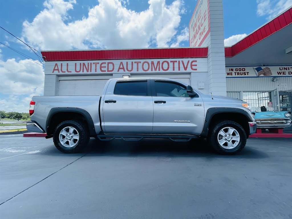 2017 Toyota Tundra SR5