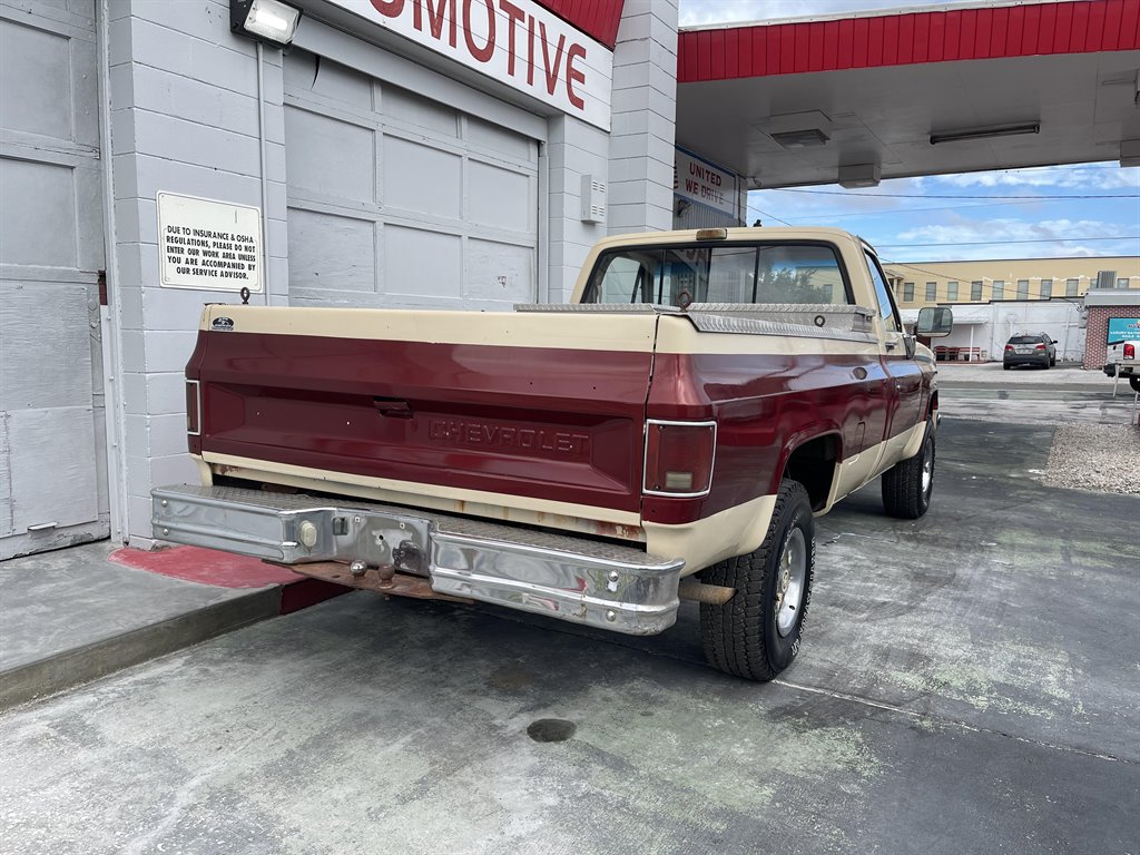 1987 Chevrolet R/V10 Custom Deluxe