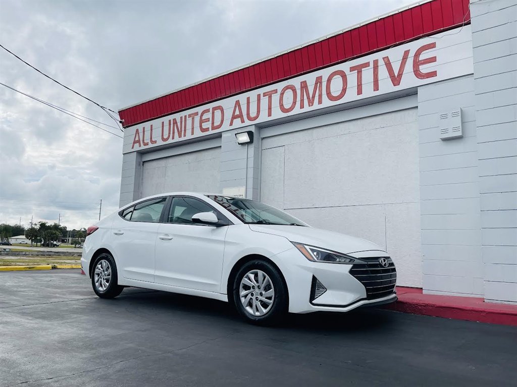 2019 Hyundai Elantra SE's photo